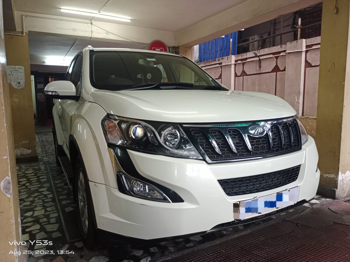 2018 MAHINDRA XUV 500 W10