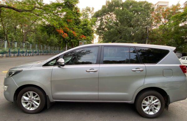 2017 TOYOTA INNOVA CRYSTA G AT - Image 10