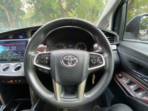 2017 TOYOTA INNOVA CRYSTA G AT - Image 2