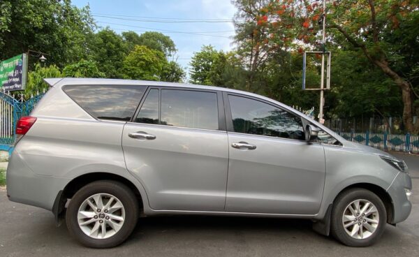 2017 TOYOTA INNOVA CRYSTA G AT - Image 11