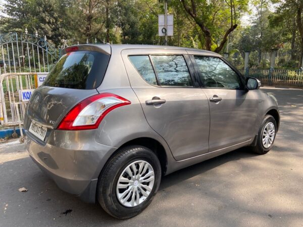 2015 MARUTI SWIFT VXI - Image 11