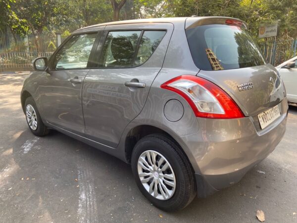 2015 MARUTI SWIFT VXI - Image 10